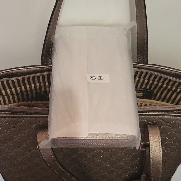 NWT Diophy medium gold tote purse - Picture 6 of 11